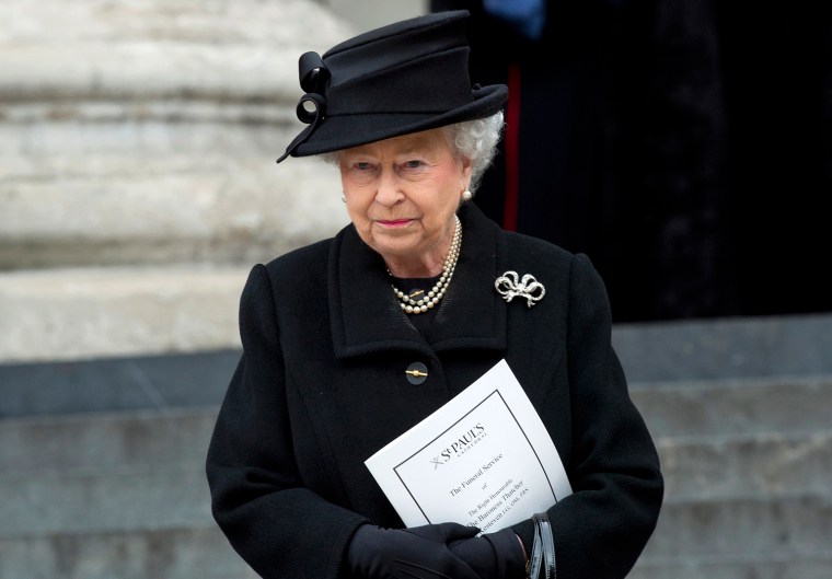 Image: Britain's Queen Elizabeth leaves after attending the funeral service for former British prime minister, Margaret Thatcher, at Saint Paul's Cathedral, in London